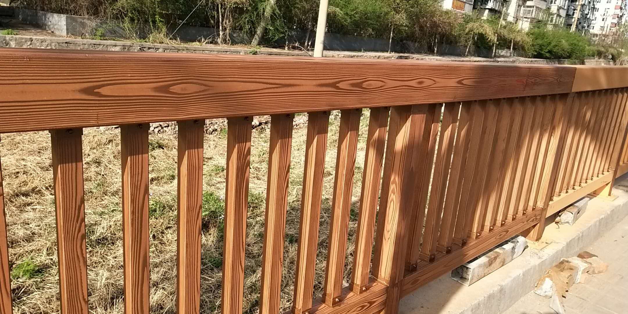 兰州河北承德双桥区护栏仿木纹漆施工项目